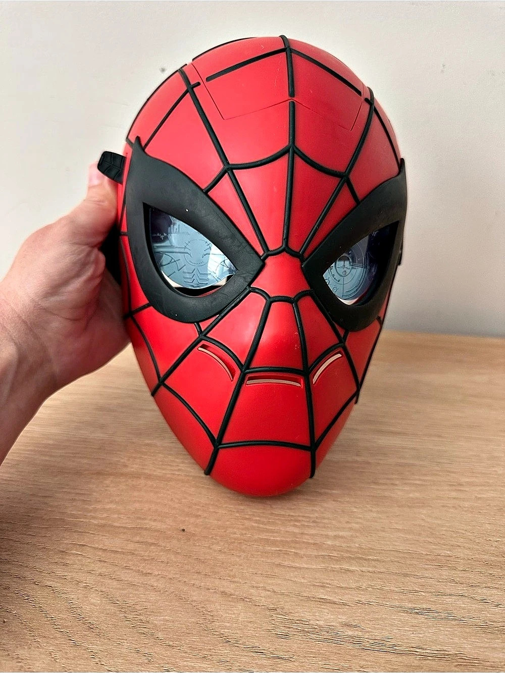 Hasbro Marvel Spider-Man Glow FX Mask Spider Superhero Mask Red
